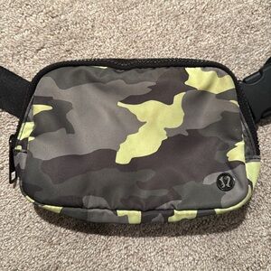 Lululemon Everywhere Belt Bag